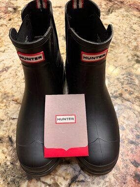 Hunter Women's Tabitha Black Rubber Short Boots Size 10 NWOB Care Card NEW